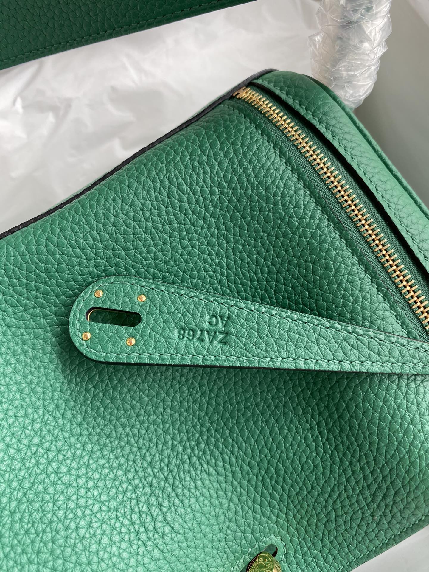 Hermes Lindy 26cm Handbag Shoulder Bag In Vert Vertigo Clemence Leather